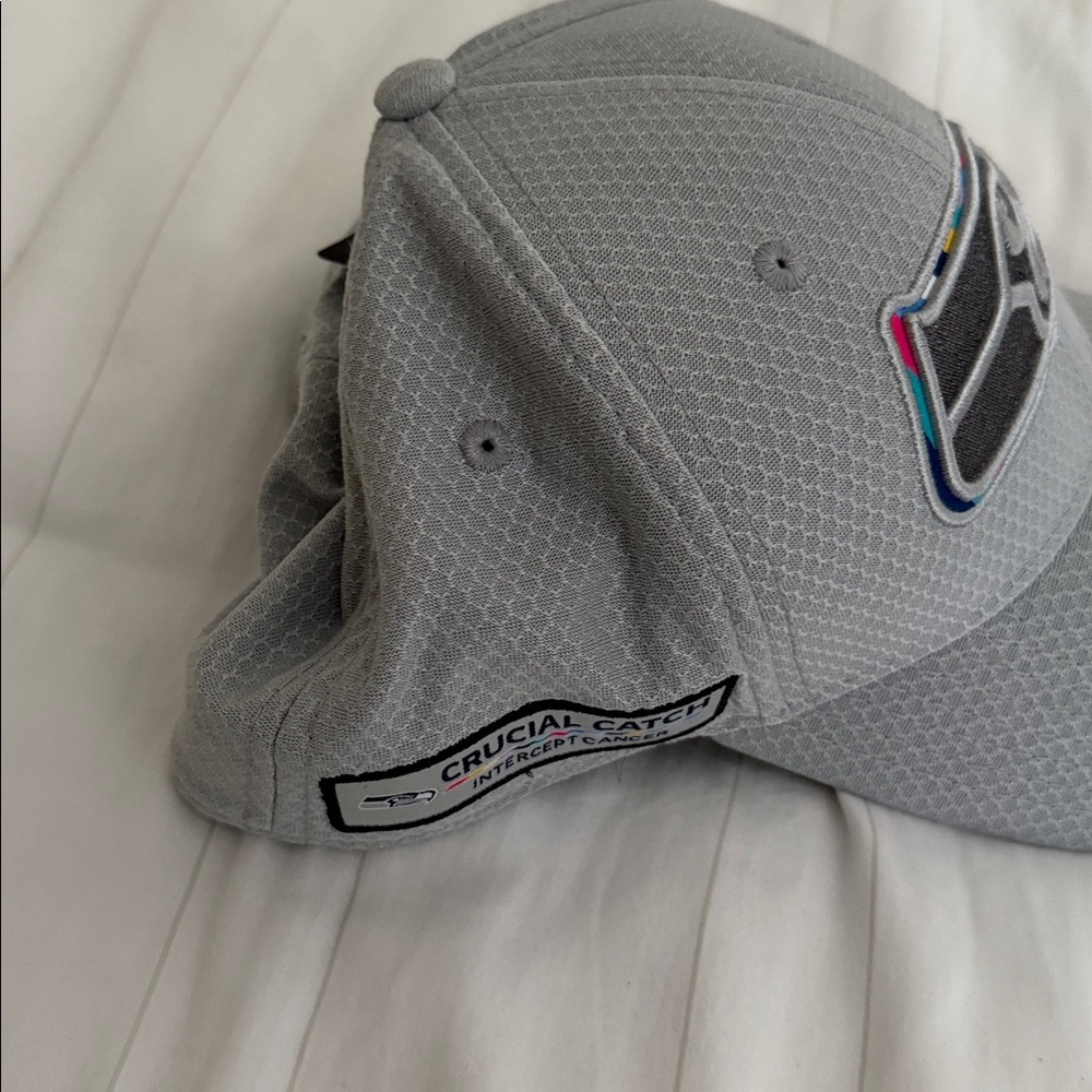NWT New Era Seattle Seahawks Gray 39THIRTY Cap S/M Crucial Catch - Picture 3 of 3